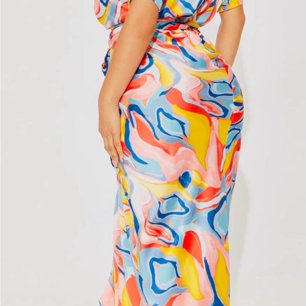 NWT Fashion Nova Colorful Psychedelic Dopamine fix Abstract Midi Dress - Picture 2 of 3